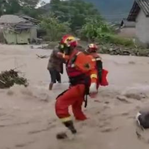 四川凉山州冕宁县发生山洪灾害 141人被成功营救