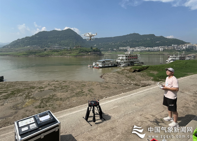 重庆联合高校科研院所开展三峡库区水质野外调查