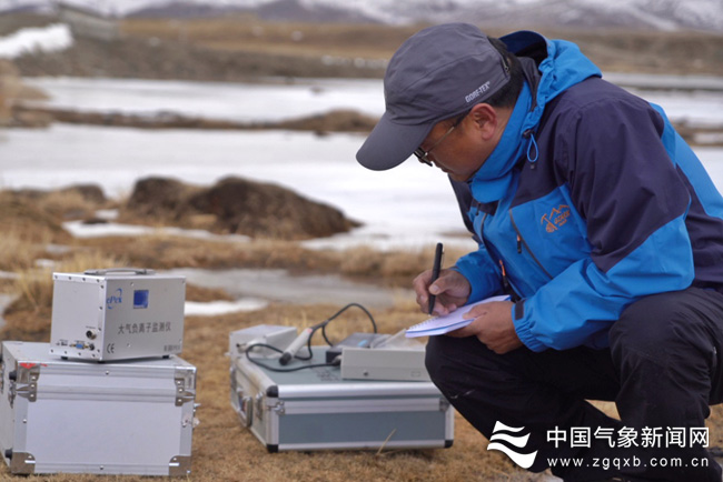 西藏：以脚步丈量高原 监测研究冰川变化