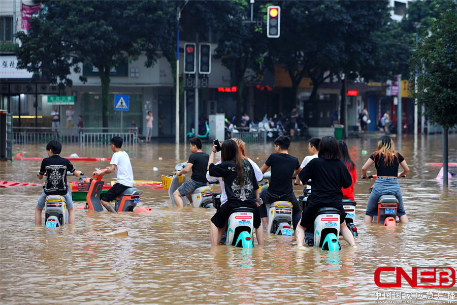 广西桂林：漓江现147.9米洪峰水位 部分街道被淹