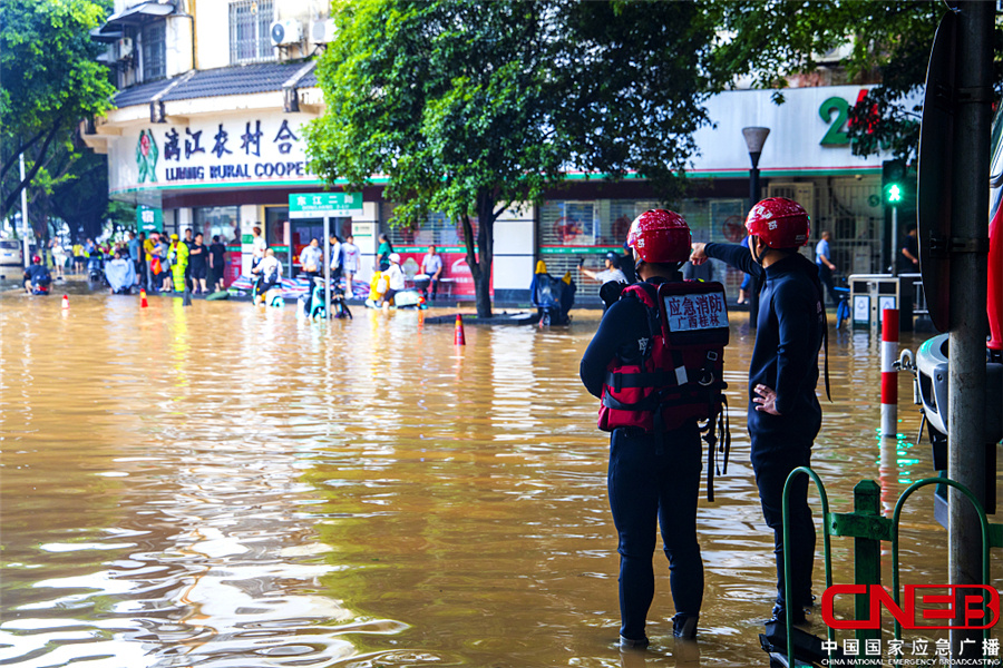 广西桂林：漓江现147.9米洪峰水位 部分街道被淹