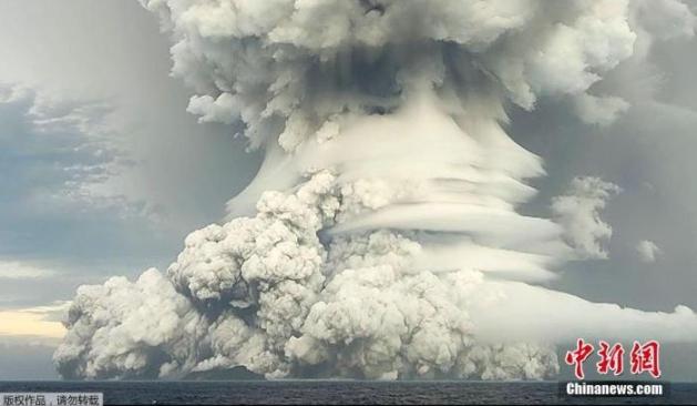 汤加一火山48小时内喷发8次，当地提高预警级别至橙色