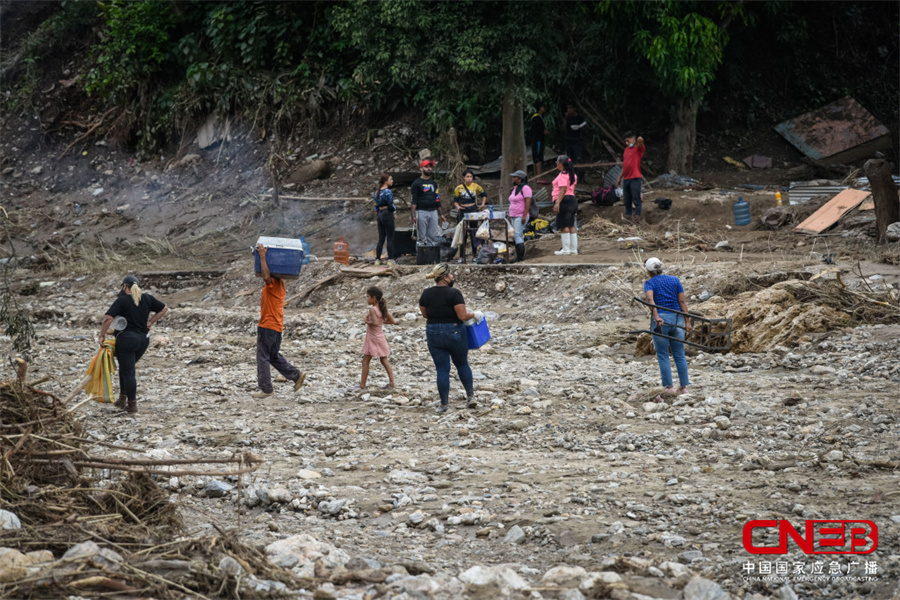 委内瑞拉总统：山体滑坡死亡人数很可能达到100人